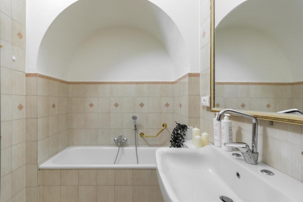 Elegante E Raffinato In Zona Crocetta Apartamento